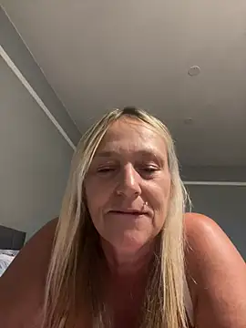 Blondnboujee53