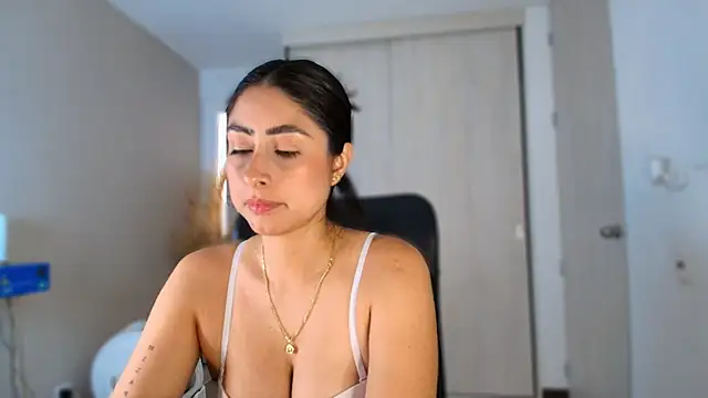 auroracaruso11 live cam on StripChat