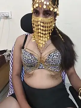 Glow_Queen live cam on StripChat