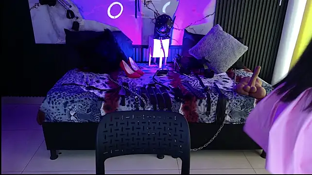 Cris_BDSM live cam on StripChat