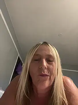 Blondnboujee53