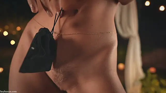 heybananas (F young) - #blondes #blondes-young #erotic-dance #hd #long-hair #medium #oil-show #outdoor #recordable-publics #white #white-young #young