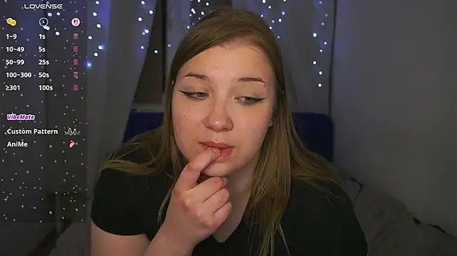 CuteSharloti live cam on StripChat