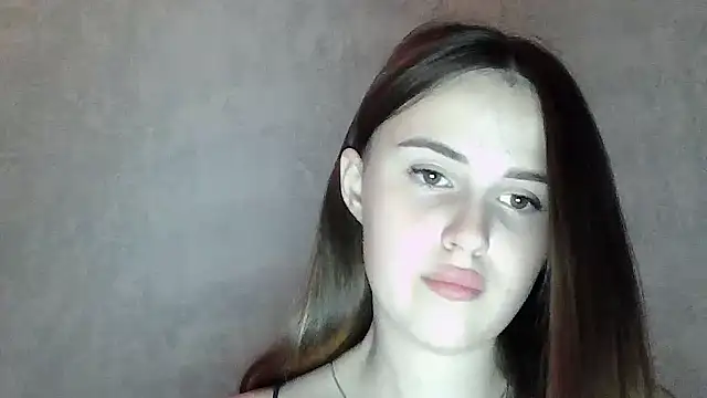 SweetLoraa live cam on StripChat