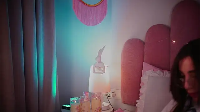 elsayoung (F young) - play with nipples under top 🍒