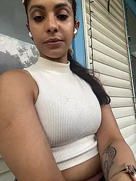 karlatiburcio live cam on StripChat