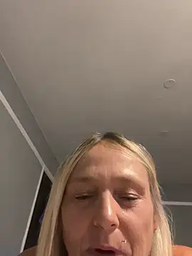 Blondnboujee53