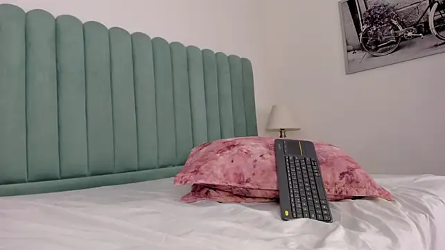 kimjonnes01 live webcam