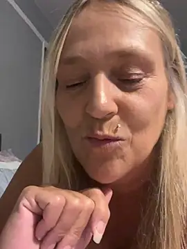 Blondnboujee53