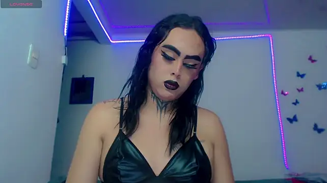 Perla_Hotcortes live cam on StripChat
