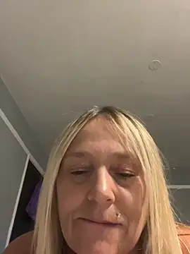 Blondnboujee53