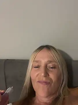Blondnboujee53