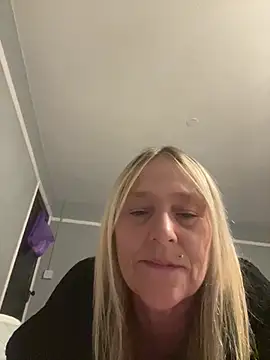 Blondnboujee53