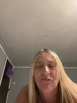 Blondnboujee53