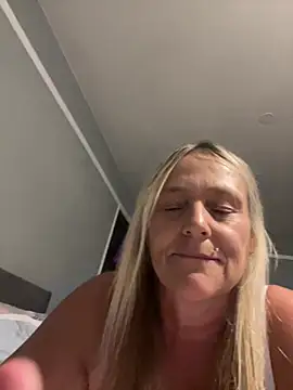 Blondnboujee53