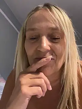 Blondnboujee53