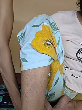 couplegk71 live cam on StripChat
