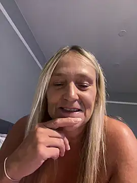 Blondnboujee53