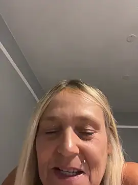 blondnboujee53