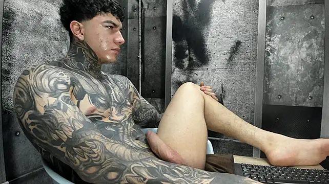 Gury_tattoo live cam on StripChat