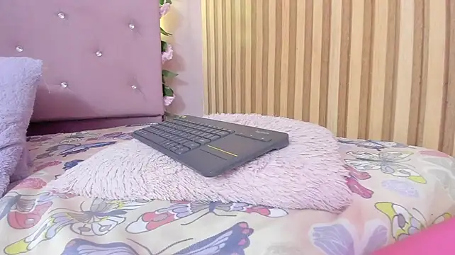 lovely__kiss__ live cam on StripChat