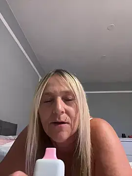 Blondnboujee53