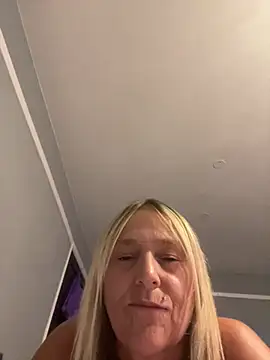 Blondnboujee53