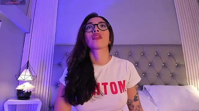 venuzsofia (F young) - wet pussy play