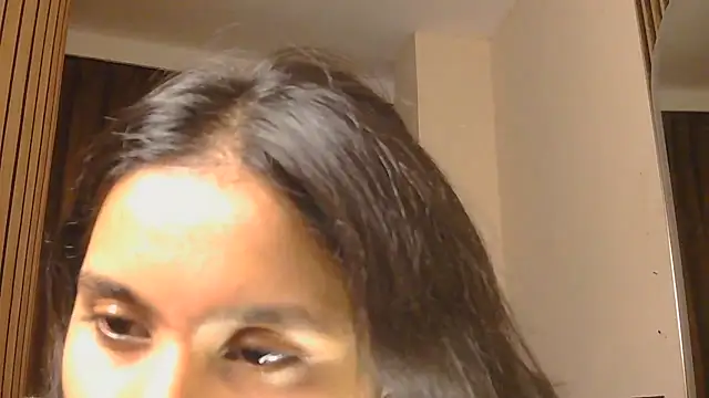Naira_fit live cam on StripChat