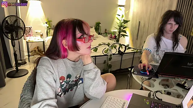 h3ntai_baby (Ask my age) - play naked