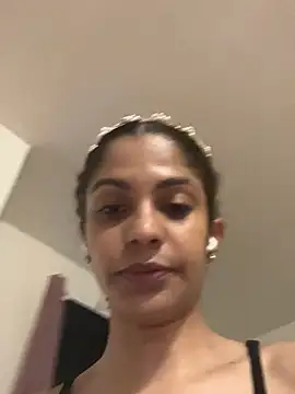 karlatiburcio live cam on StripChat