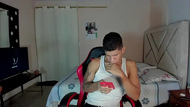 Toptony22 live cam on StripChat