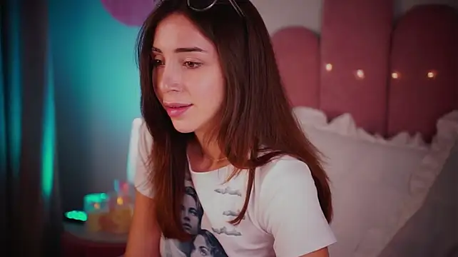 elsayoung (F young) - tease  ass in doggy 🍑