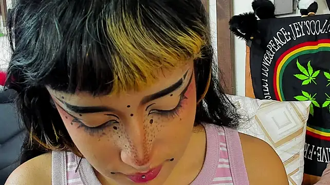MeowMota_ live cam on StripChat