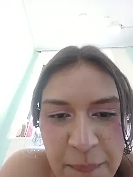 Danni_shy