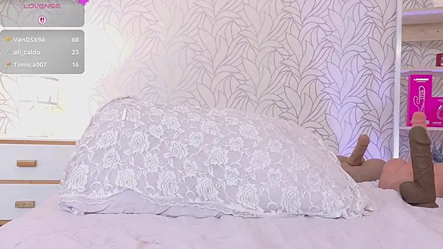 mia_gold_ webcam
