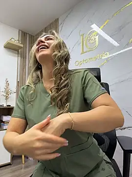 alicee16 Live Webcam on Stripchat