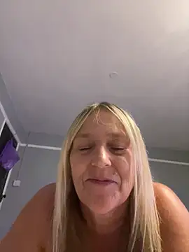 Blondnboujee53