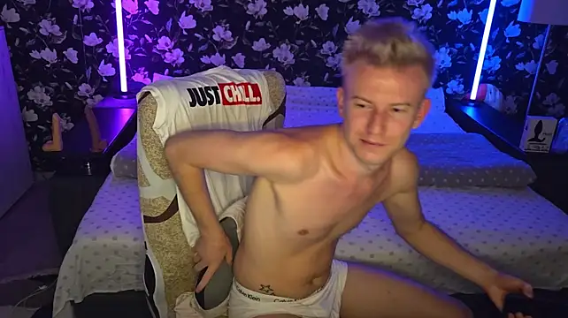 Vuitton live cam on StripChat