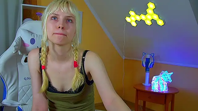 hannahhollis (F teen) - for traveling!!😘