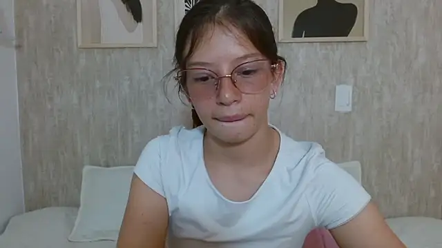 Tiiana live cam on StripChat