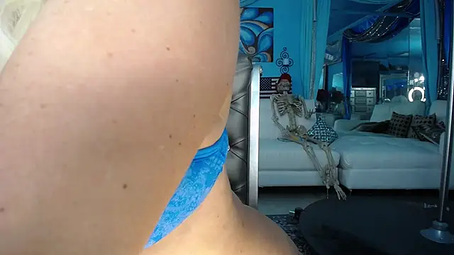 ADRIANNA_FOX live cam on StripChat
