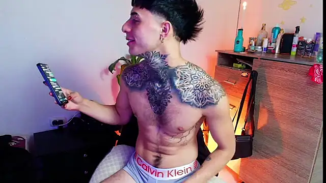 7_Saturno_7 live cam on StripChat