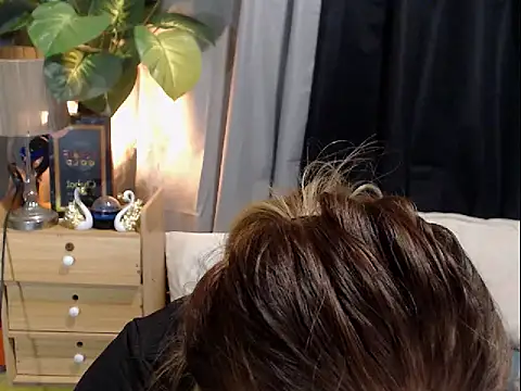 SanyaCumSlot live cam on StripChat