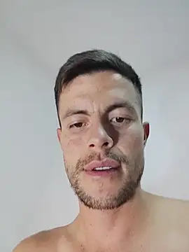 Edward03Roldan live cam on StripChat