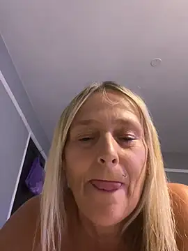 Blondnboujee53