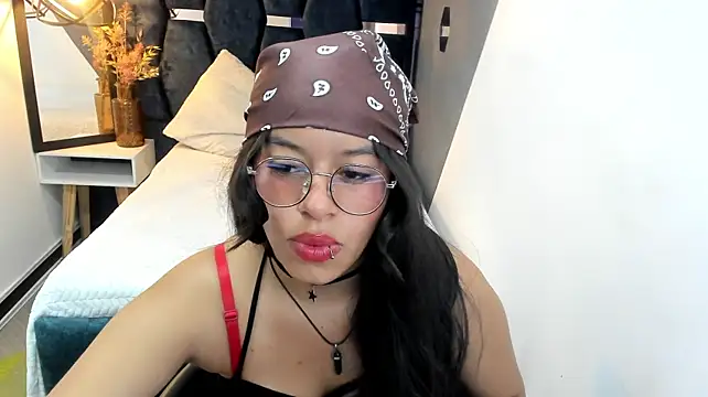 Lucy__Love_ live cam on StripChat