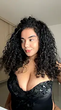 Curlyierr live cam on StripChat