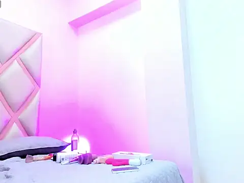 Lauren-22 live cam on StripChat
