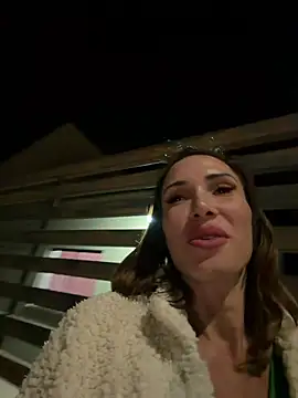 Irresistible37 webcam
